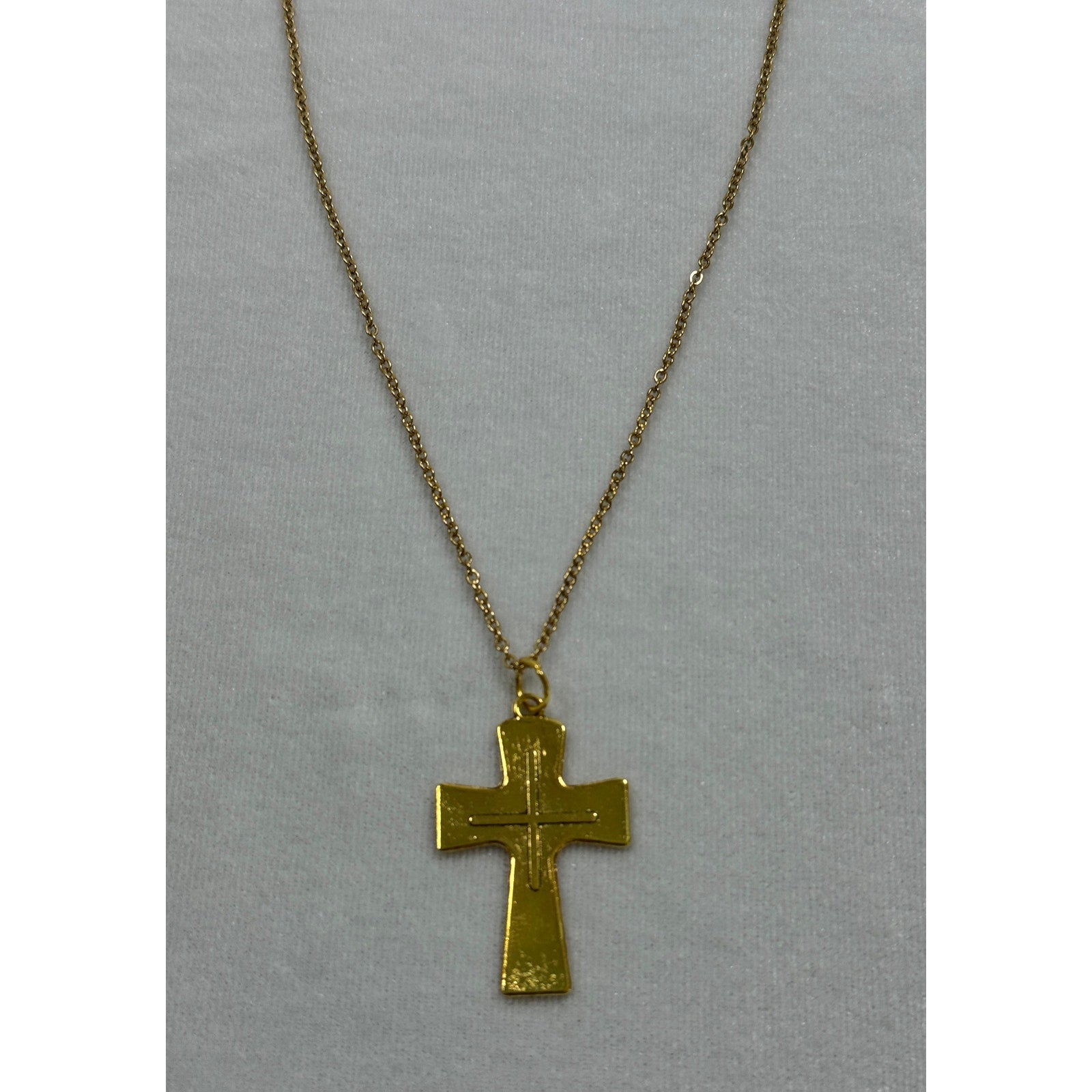 Gold Tone Cross Necklace Christian Faith Pendant 18-20 Inch Chain N282