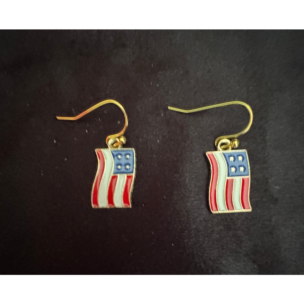 Americana USA Flag Dangle Earrings Patriotic Red White Blue 1/2 Inch E252