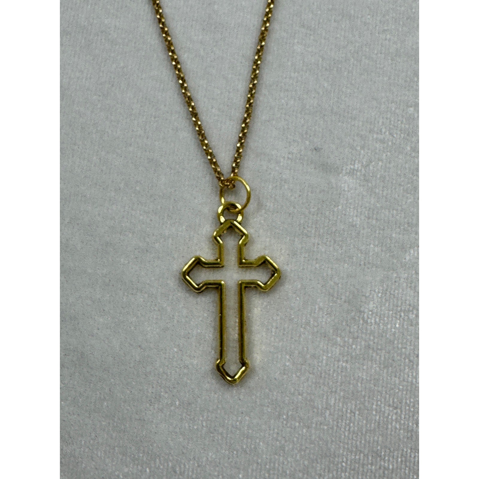 Gold Tone Cross Necklace Christian Faith Pendant 18-20 Inch Chain N283