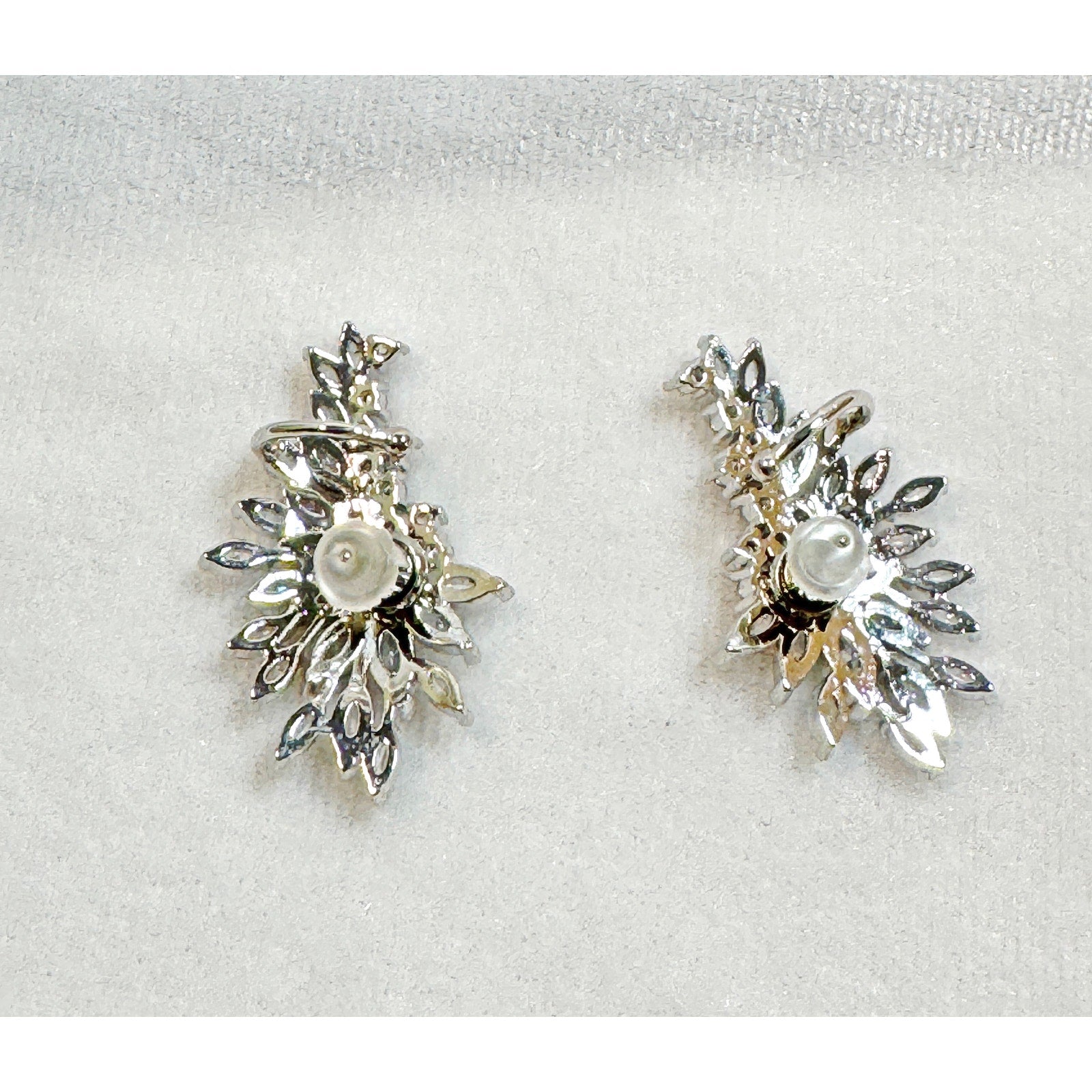 Rhinestone Floral Climber Earrings Silver Tone Crystal Leaf Vine Posts  E288