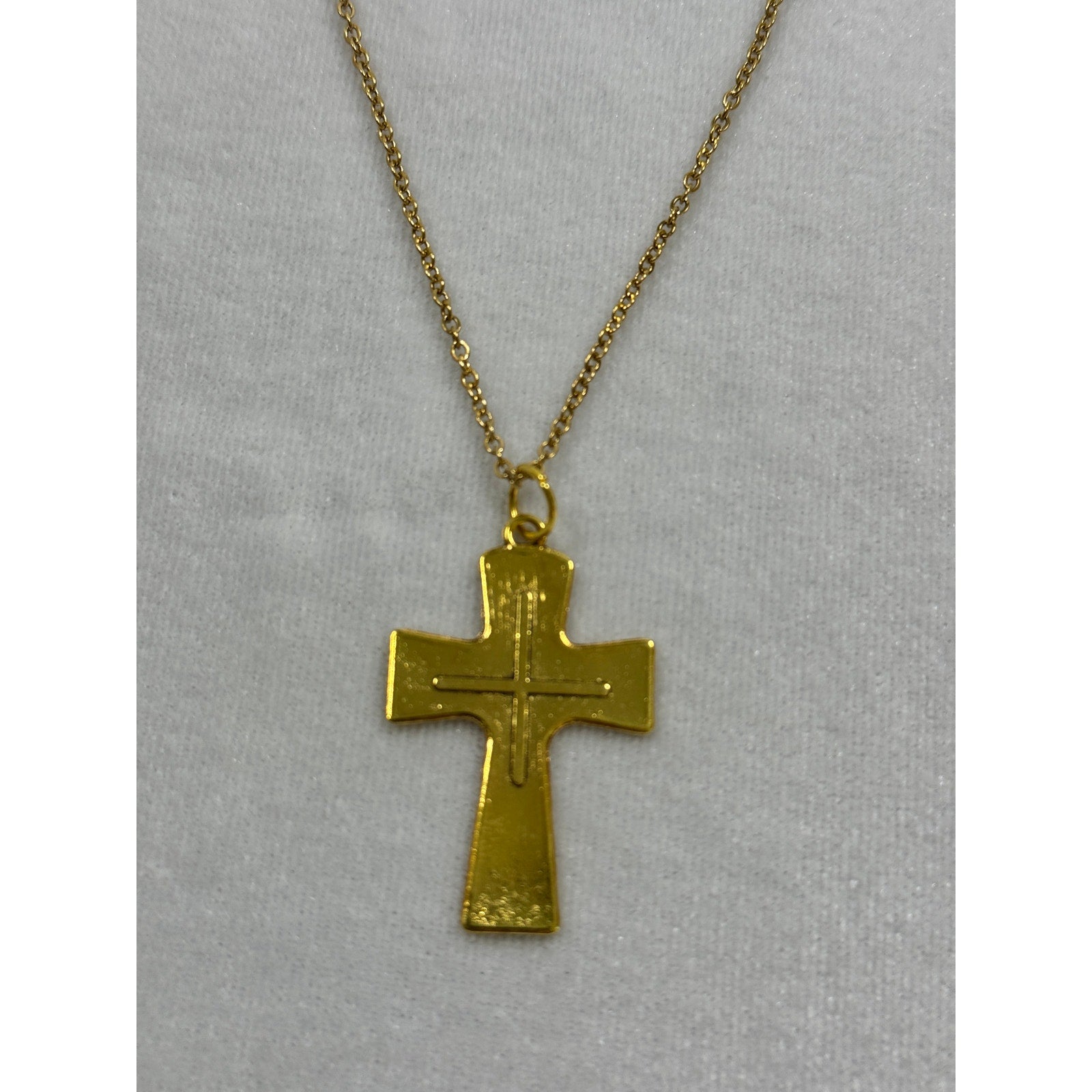 Gold Tone Cross Necklace Christian Faith Pendant 18-20 Inch Chain N293