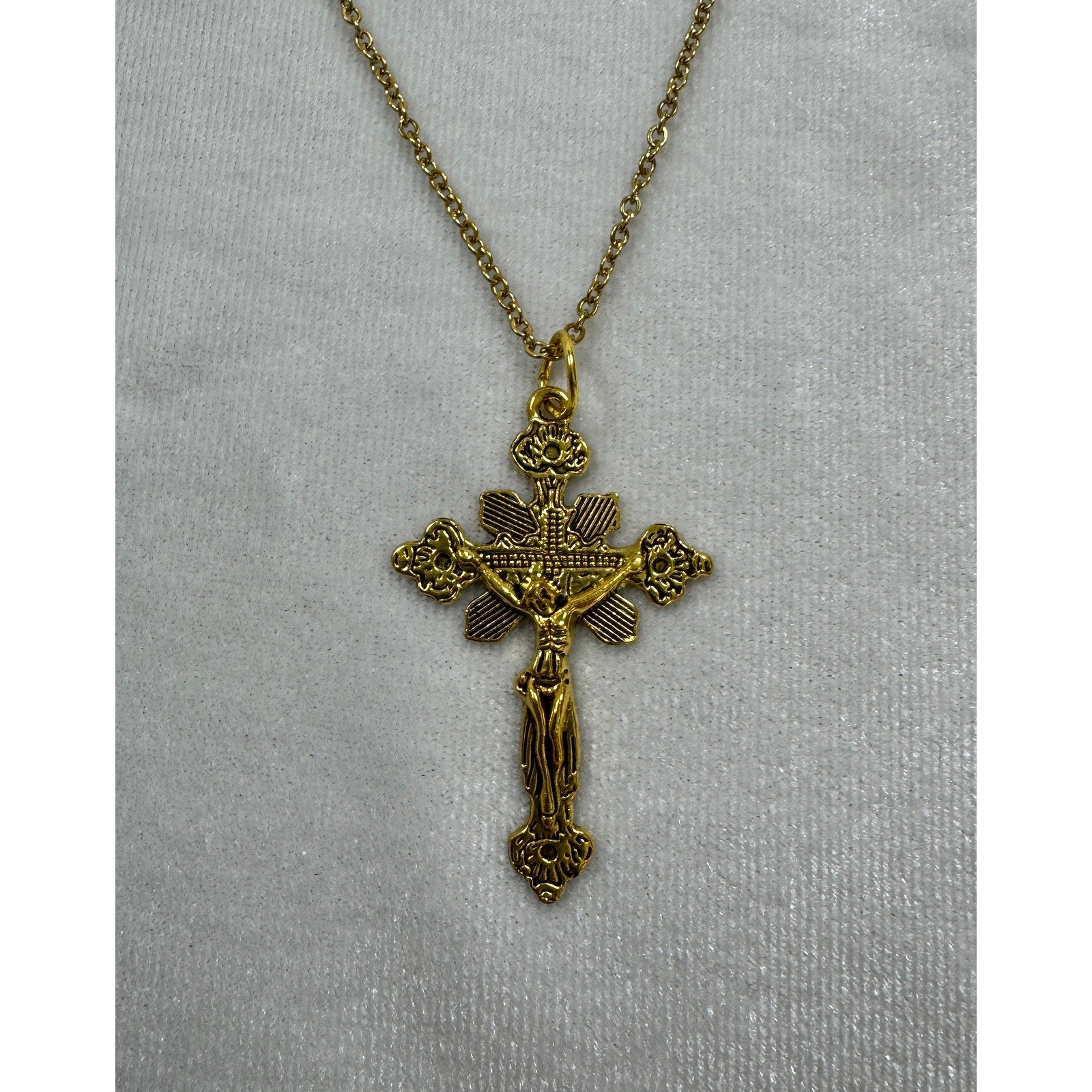 Gold Tone Cross Necklace 18-20 Inch Chain Christian Faith Jewelry N286