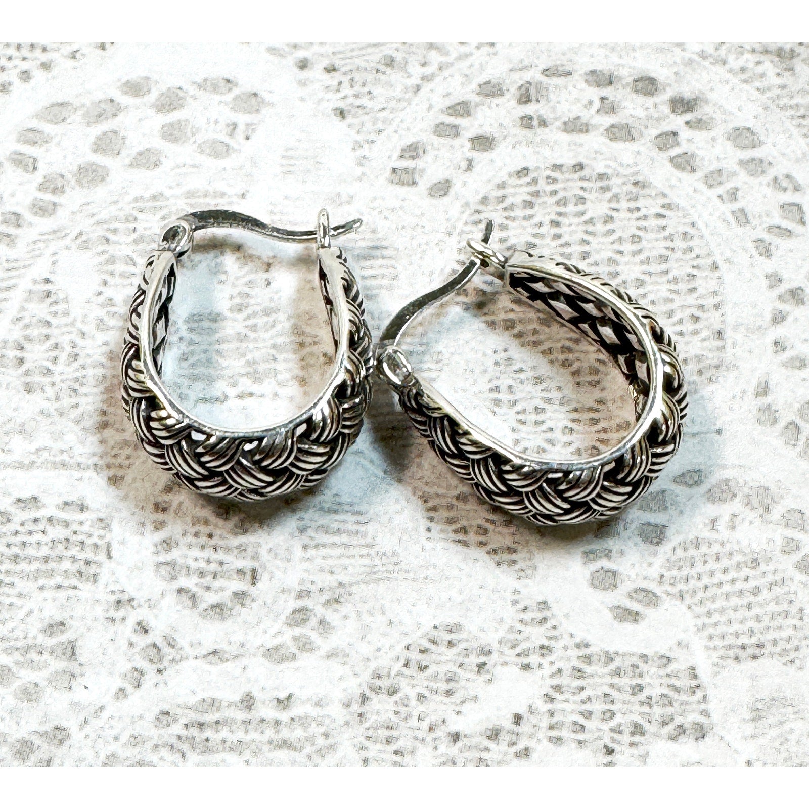 New Silver Textured Hoop Earrings 3/4 x 1/2 Inch Woven Braided Design E297