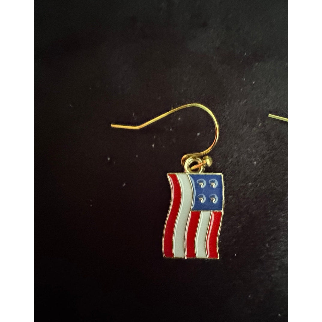 Americana USA Flag Dangle Earrings Patriotic Red White Blue 1/2 Inch E252