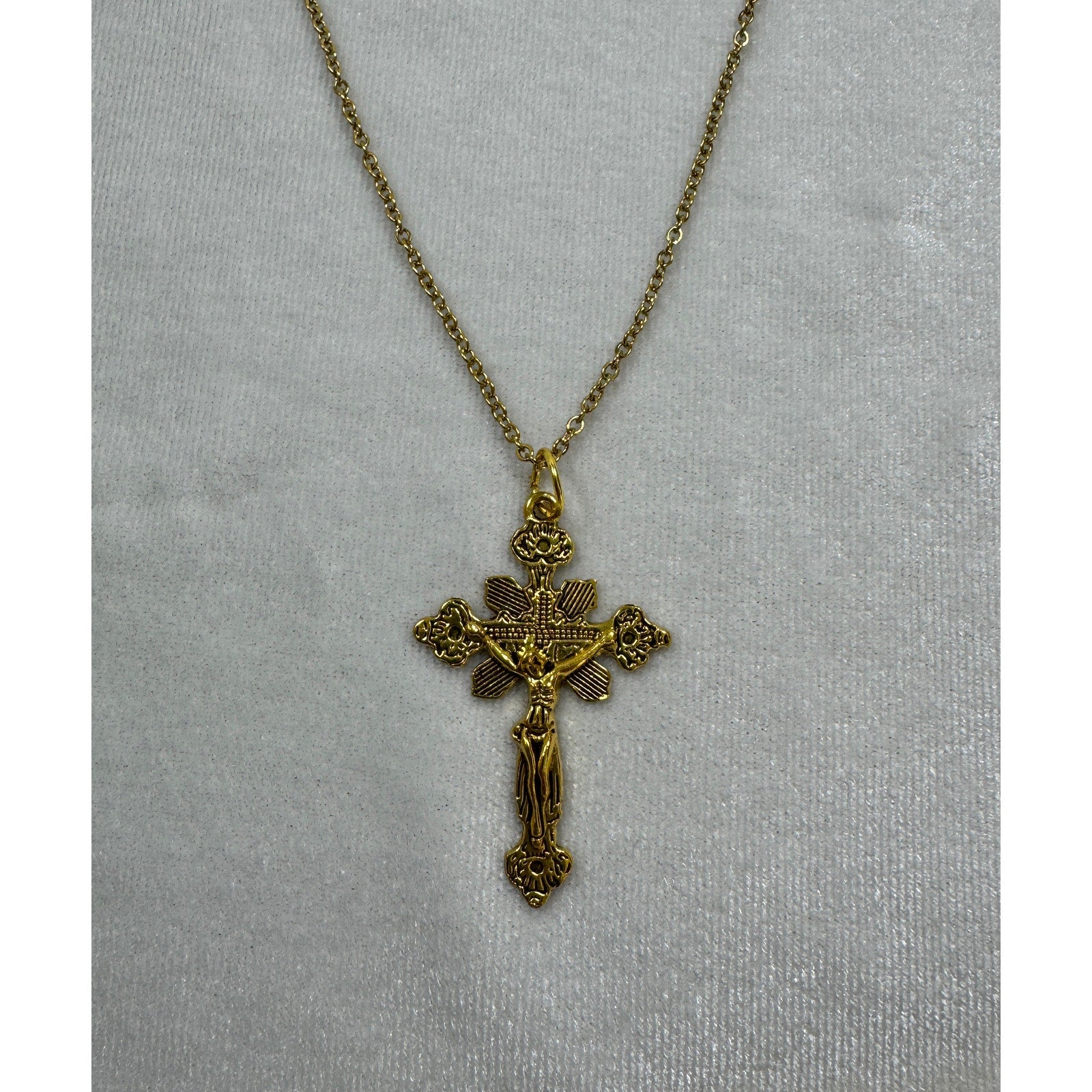 Gold Tone Cross Necklace 18-20 Inch Chain Christian Faith Jewelry N286
