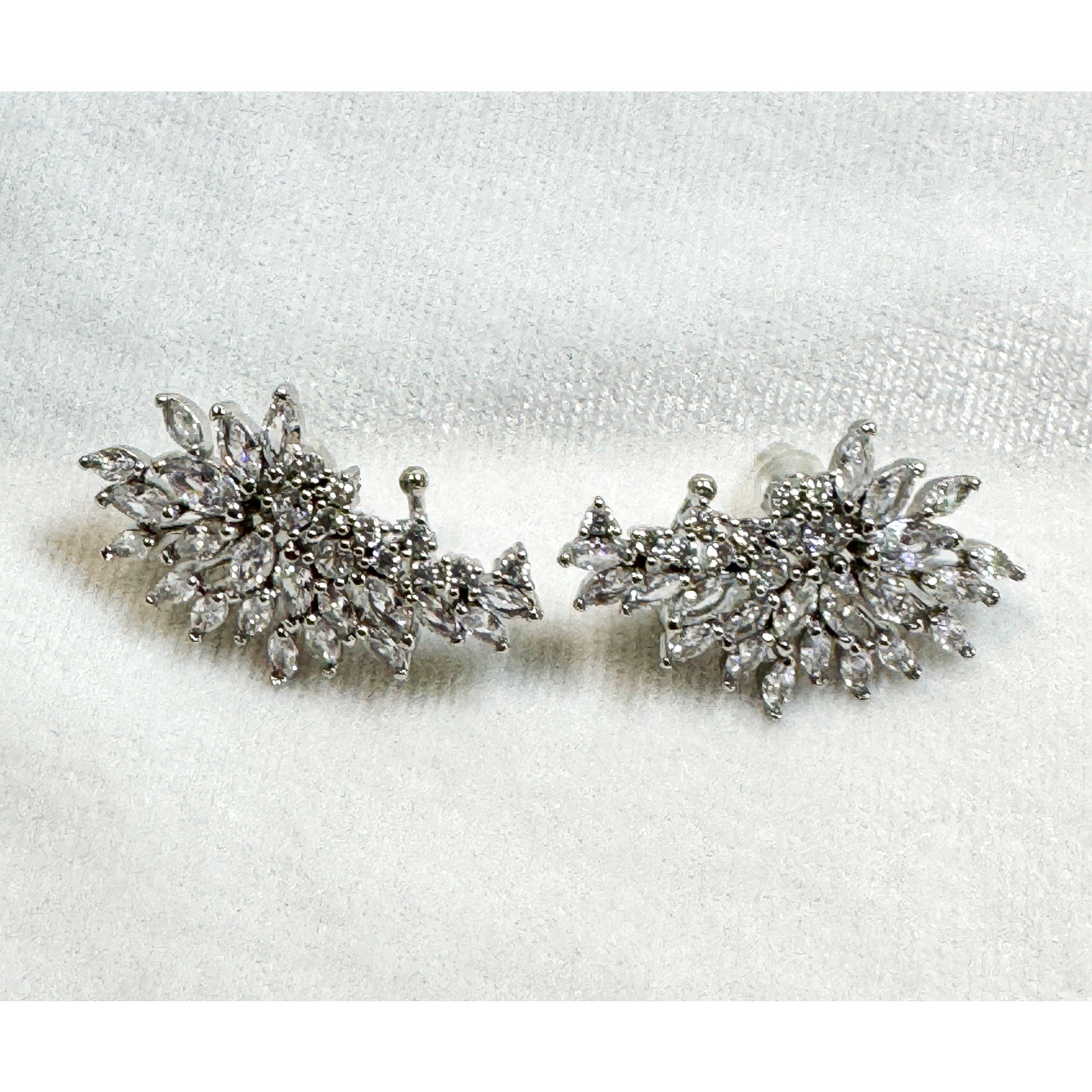 Rhinestone Floral Climber Earrings Silver Tone Crystal Leaf Vine Posts  E288