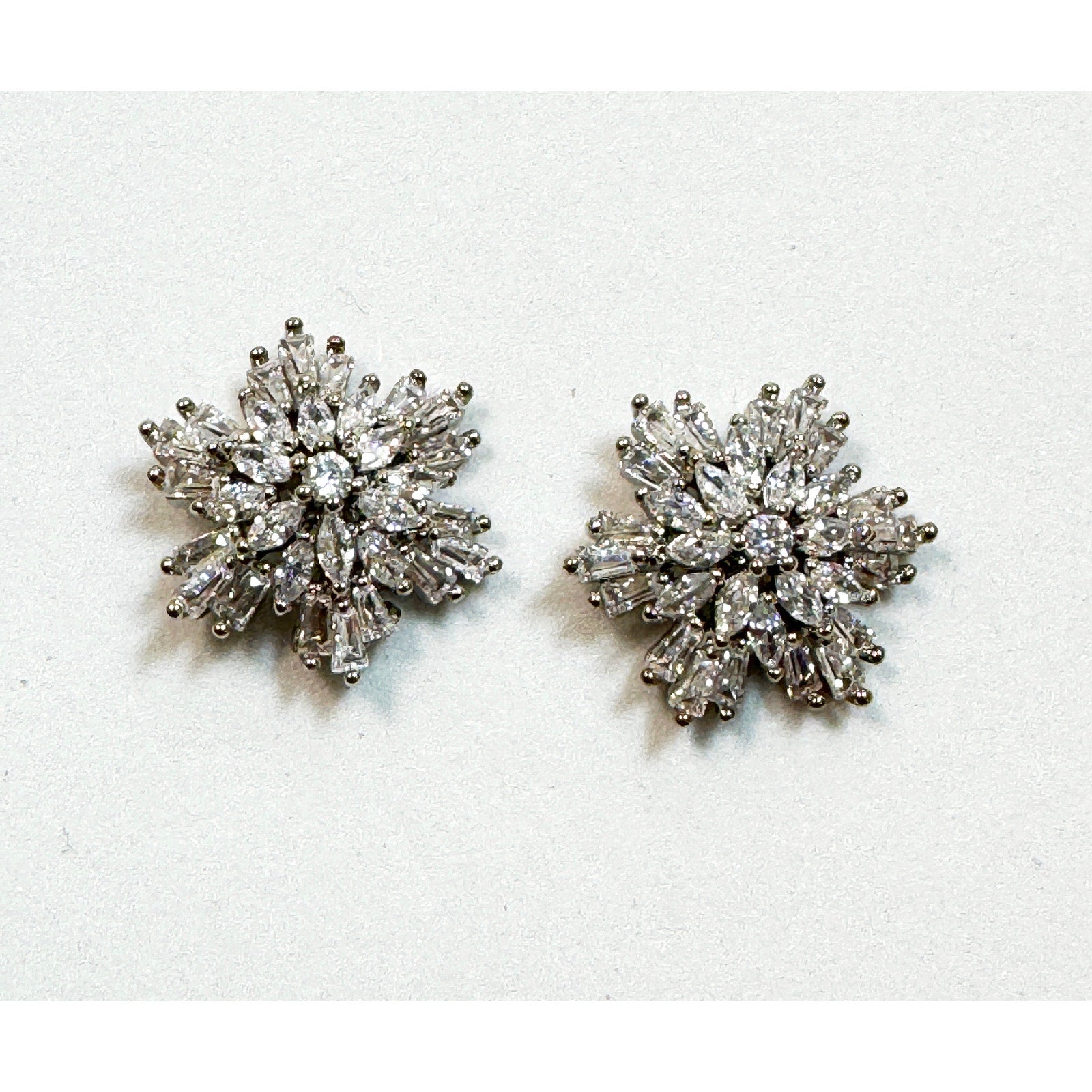 Silver Tone Rhinestone Flower Post Earrings Sparkly Crystal Studs 5/8" E292